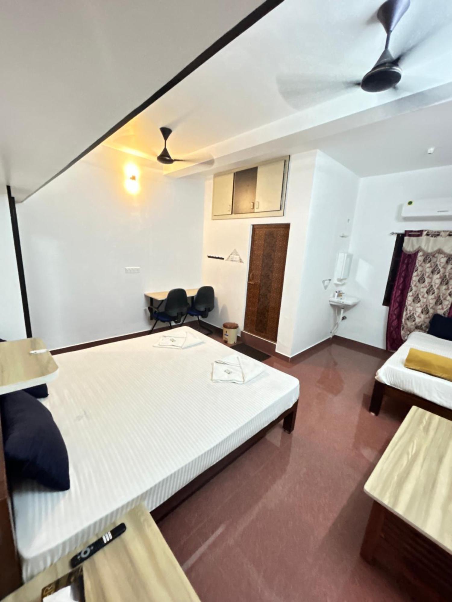 Cardiff Palace ポンディシェリ 部屋 写真